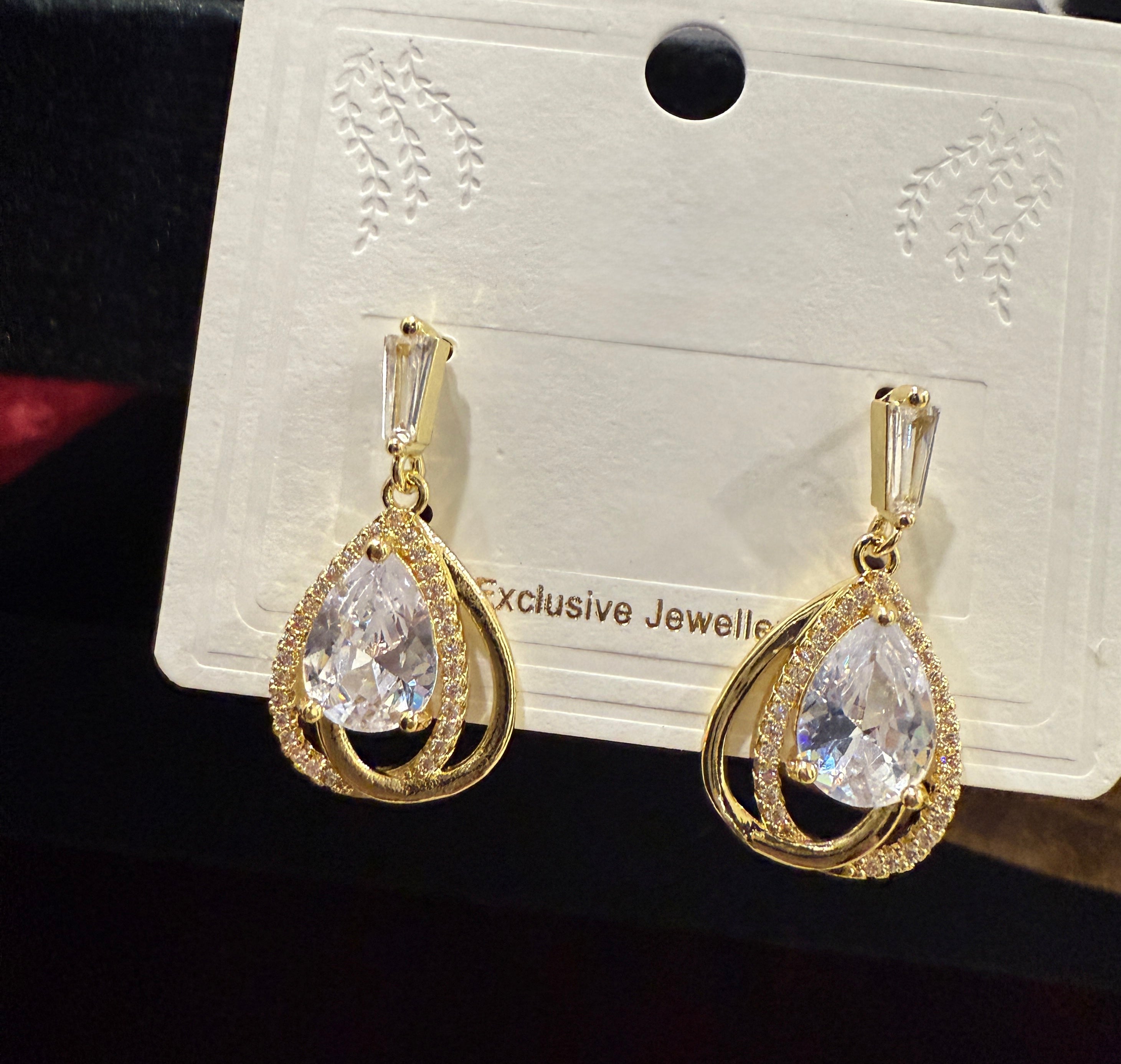 Elegant Teardrop Zircon Earrings