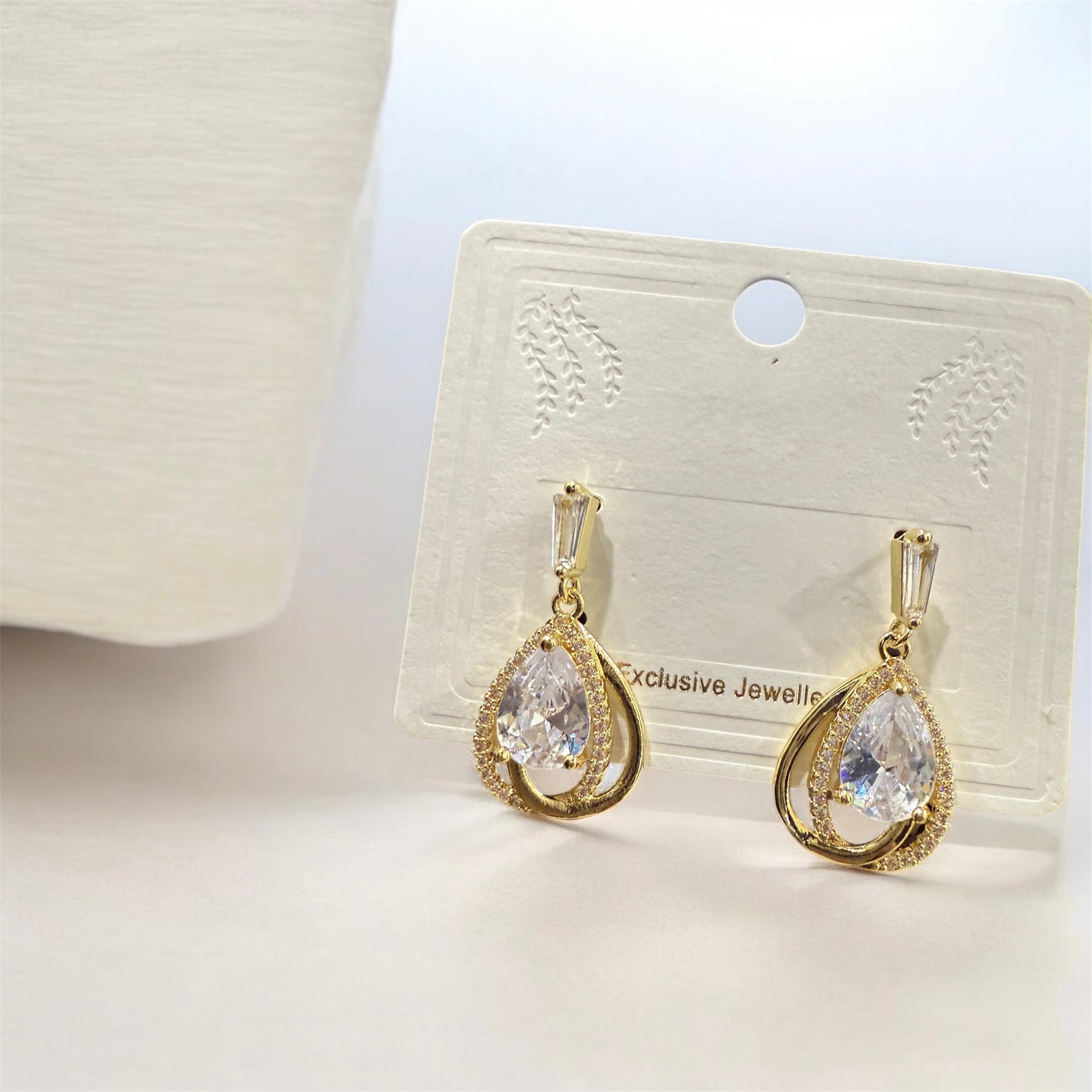 Elegant Teardrop Zircon Earrings